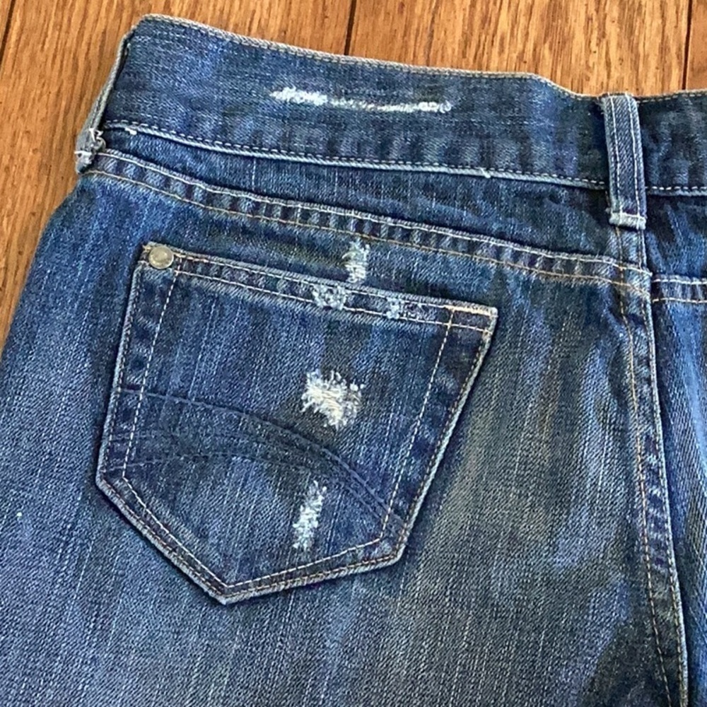 Decree distressed, medium wash denim blue jean shorts. Size 7 - Picture 7 of 12